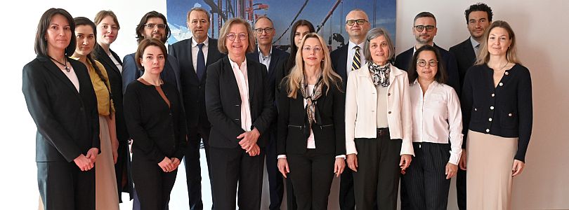 Personengruppe mit Mitgliedern der beiden Delegationen (DPMA und Ukrainisches Patentamt)