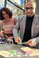 Hani Al-Khazzan mit seinem Toolkit