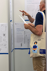 DPMA-Poster mit Person