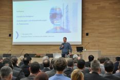 Dr. Rainer Seßner, CEO of  Bayern Innovativ GmbH, adressing the participants of the conference