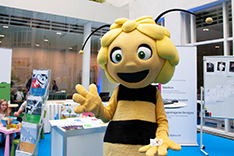 Animateur als Biene Maja auf dem Stand des DPMA