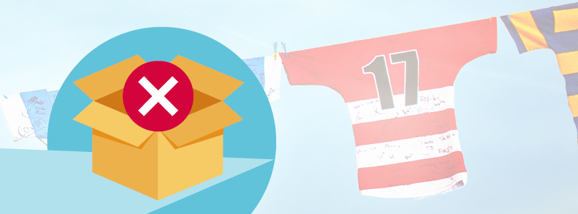 Paket und Fußballtrikot 