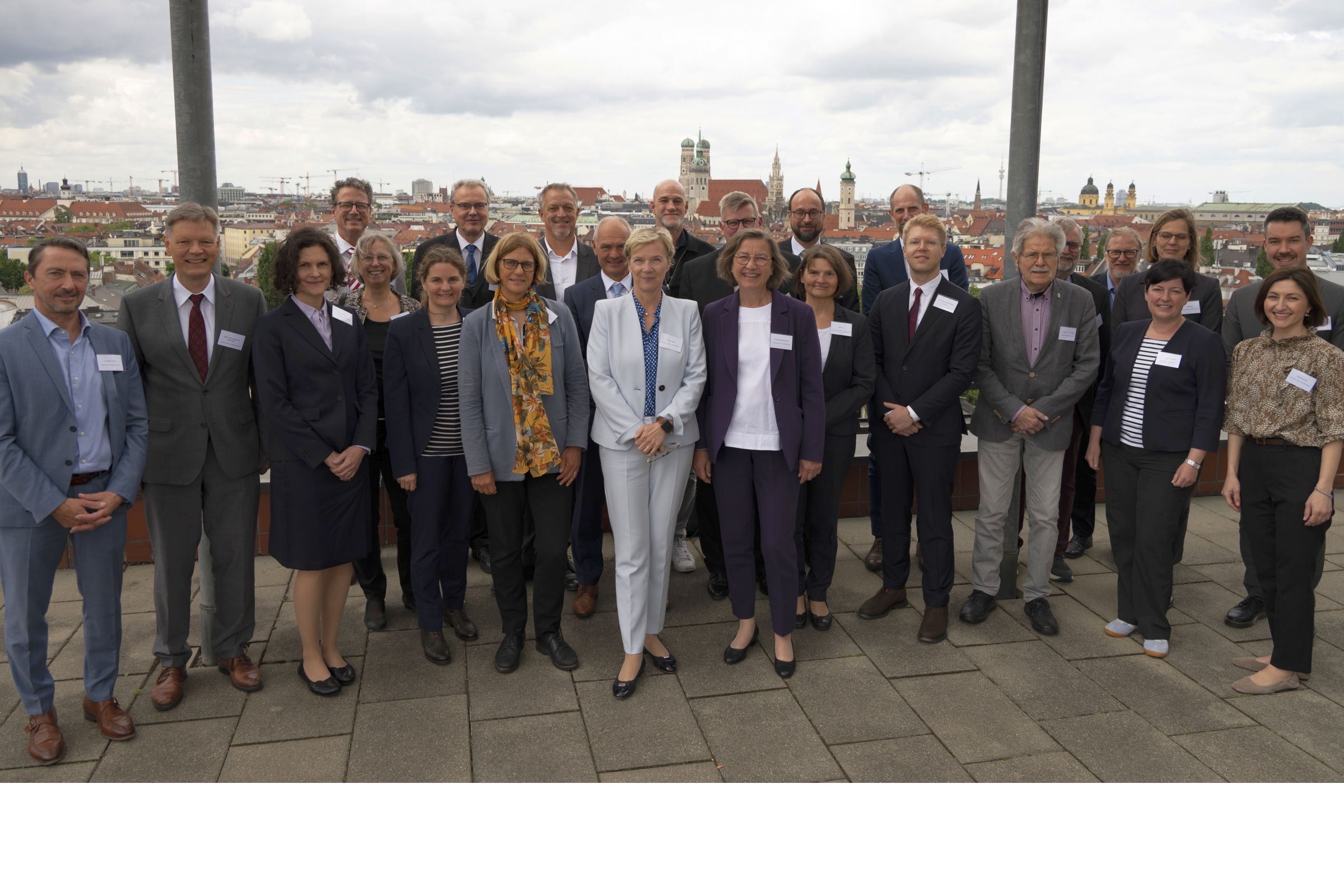 Gruppenbild auf DPMA-Dachterasse