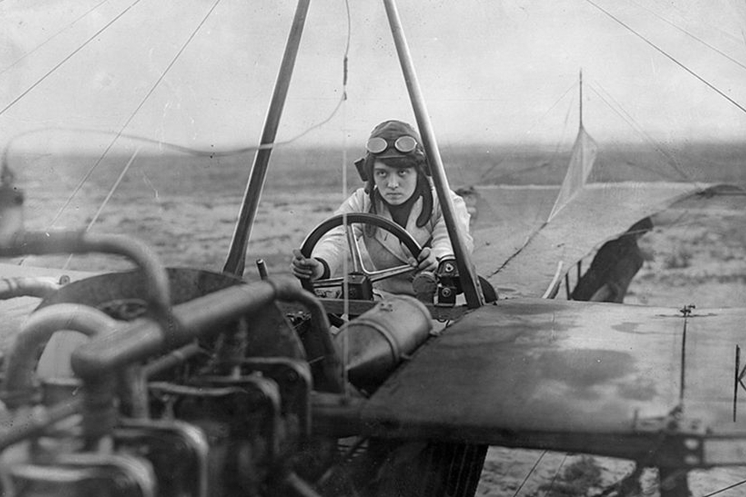 Melli Beese im Cockpit