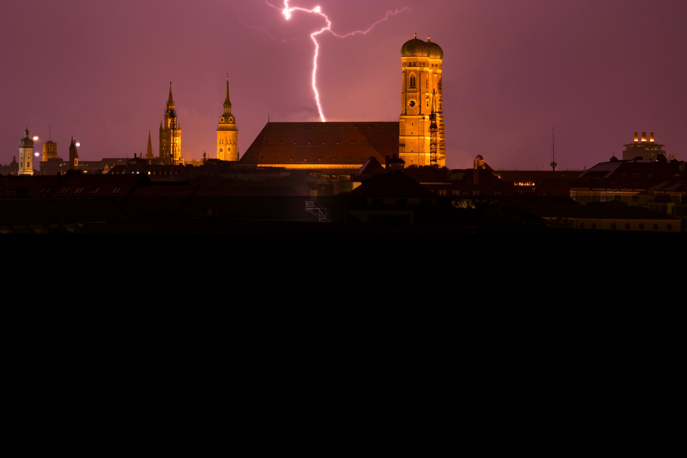 Blitz aund Münchner Frauenkirche