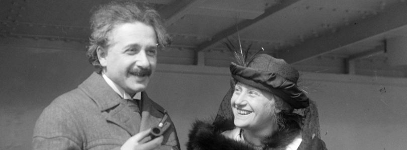 Albert Einstein und seine zweite Frau Elsa, um 1921