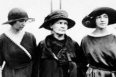 Marie Curie with her daughters Irène (left) and Ève