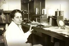Lise Meitner im Labor