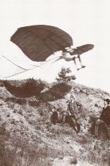 Flight test at the Mühlenberg in Derwitz 1891, photographed by Carl Kassner 