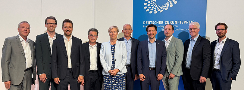 DPMA-Präsidentin Eva Schewior mit allen nominierten Teams